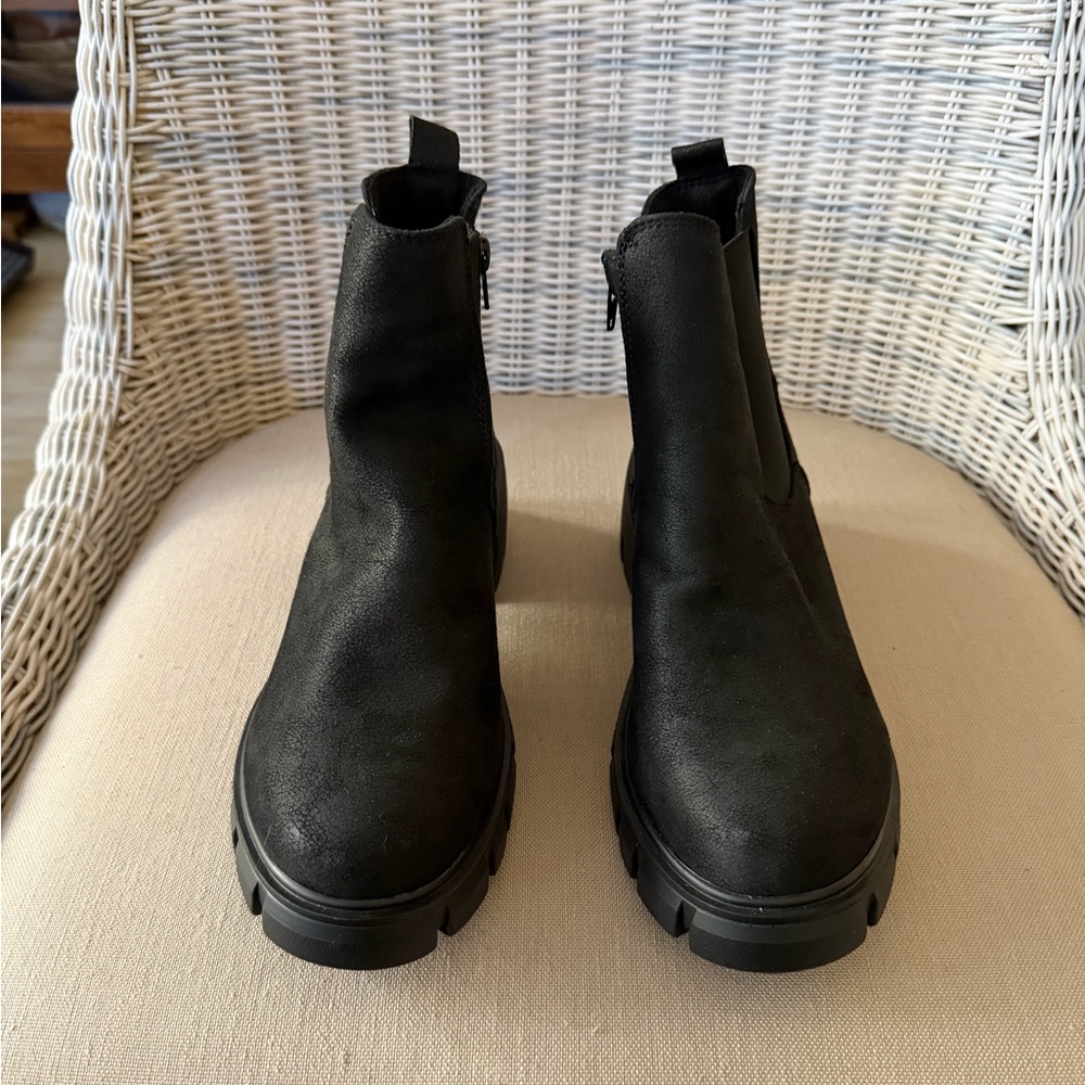 Very G Black Ankle Booties